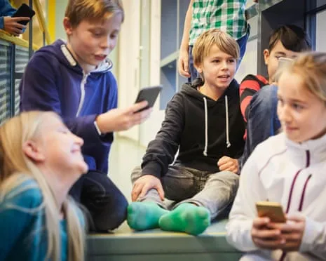 Sweden to Introduce National Mobile Phone Ban in Schools