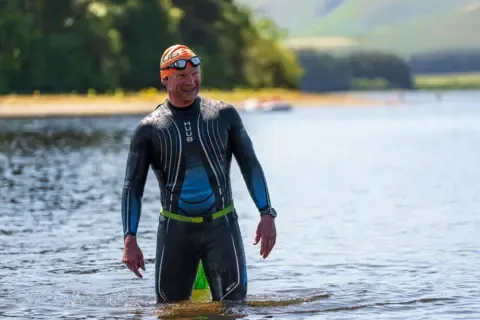 Every Seven Days, He Goes Back to the Bay Where His Wife Passed Away