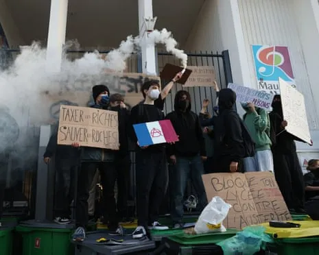 Recently Appointed France's PM Faces Intense Pressure as Nationwide Strikes Paralyze Schools and Transportation