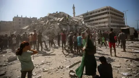 Heightened Aerial Bombardment Unfolds in Gaza City