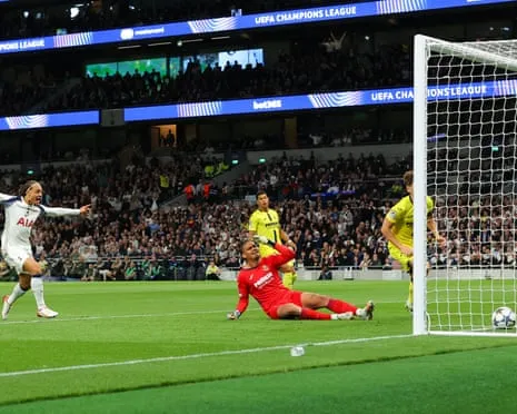 Luiz Júnior's Crucial Mistake Gifts Spurs Opening-Night Triumph